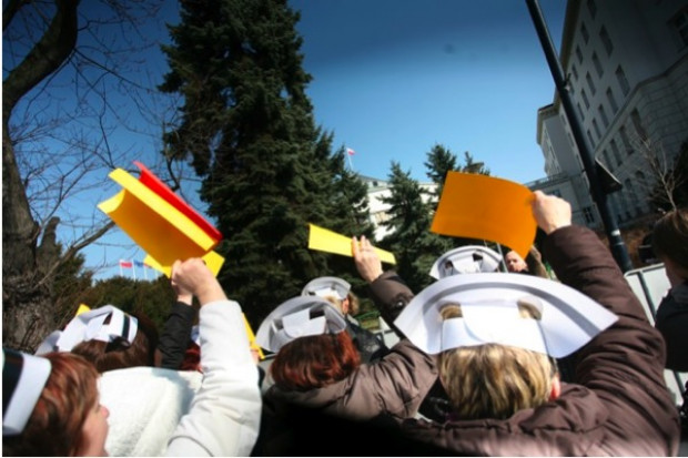 "Czerwona kartka" od pielęgniarek, Fot. PTWP (zdjęcie ilustarcyjne) W Wyszkowie gorąco. Mieszkańcy popierają strajkujące pielęgniarki, władze przeciwnie