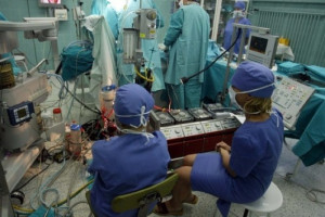 Włochy: operacja na otwartym sercu uratowała życie stulatka