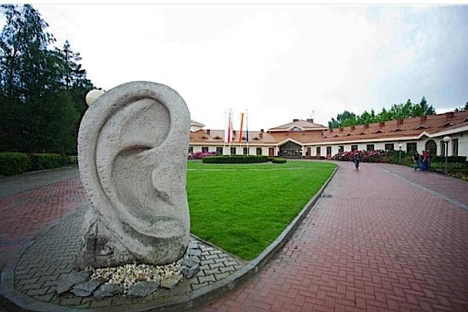Sympozjum "International BONEBRIDGE & SOUNDBRIDGE" odbędzie się w Kajetanach. Fot. Archiwum Do Kajetan przyjedzie ponad 200 specjalistów z całego świata