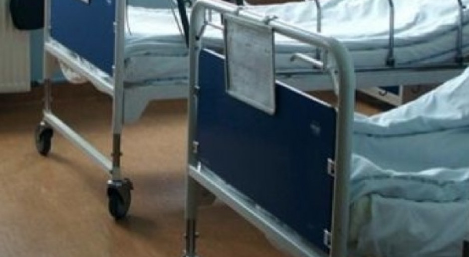 Białystok: natłok pacjentów - klinika okulistyczna musi pożyczać łóżka 