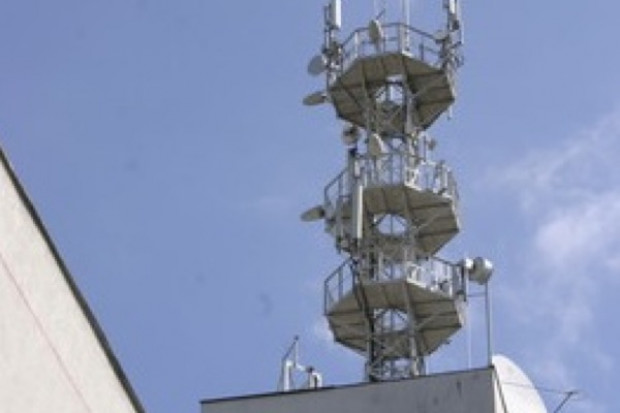Uzdrowisko w cieniu masztu: jak wpływa na nas pole elektromagnetyczne?