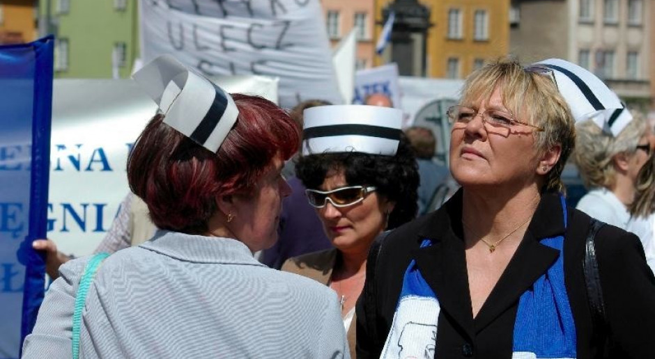 Sejm: pielęgniarki i położne będą chronione jak funkcjonariusze publiczni