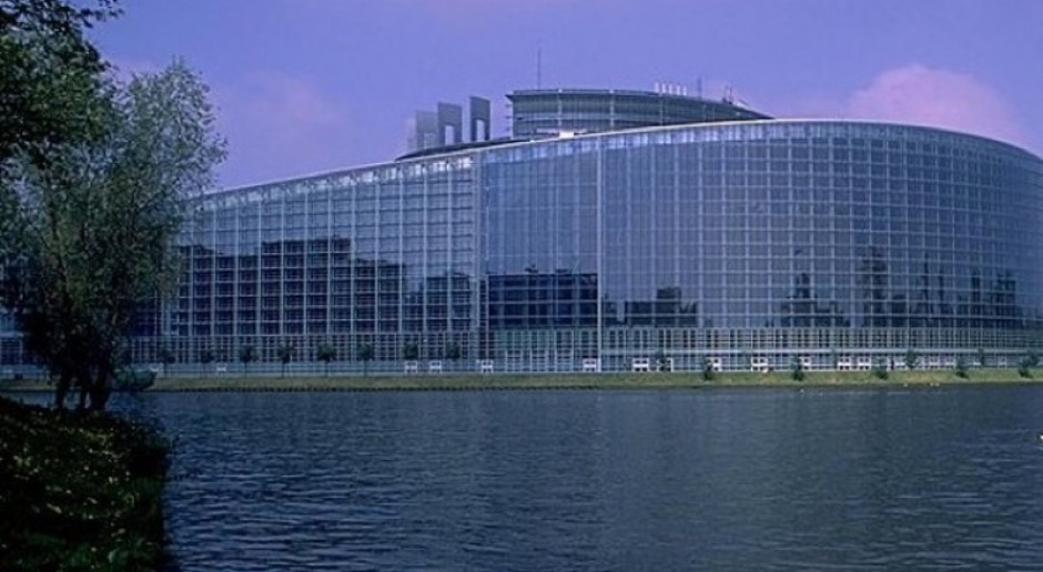PE wzywa do zapewnienia podstawowych praw socjalnych w UE