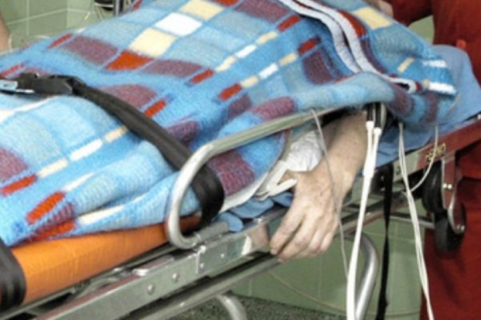 Lublin: kto ma pomóc nieprzytomnemu, który leży przed szpitalem?