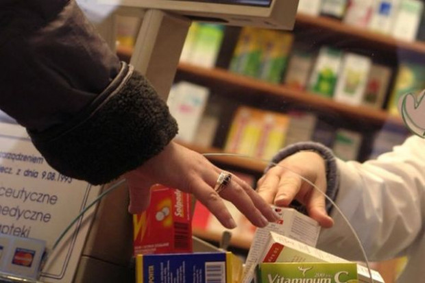 Mazowiecki NFZ: farmaceuta może uzupełnić pozycje na recepcie