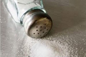 Raport: Polacy wciąż spożywają zbyt dużo soli