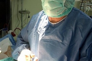 Opolskie: pionierska operacja wszczepienia endoprotezy stawu kolanowego