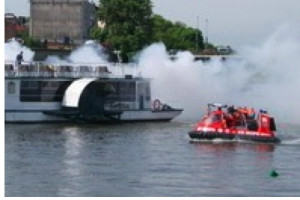 Warmińsko-Mazurskie: nowoczesna łódź ratunkowa na jeziorze Mamry 