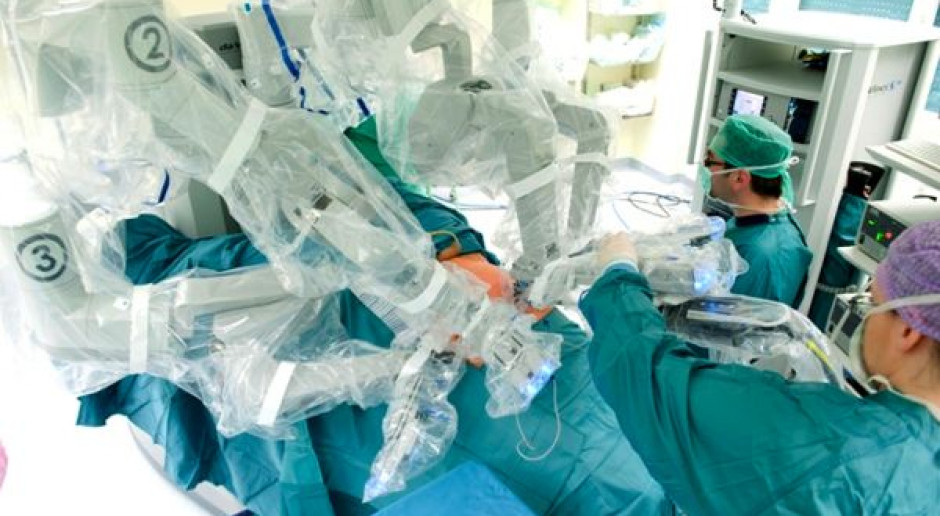 W Poznaniu usunięto guza gardła środkowego z użyciem robota chirurgicznego