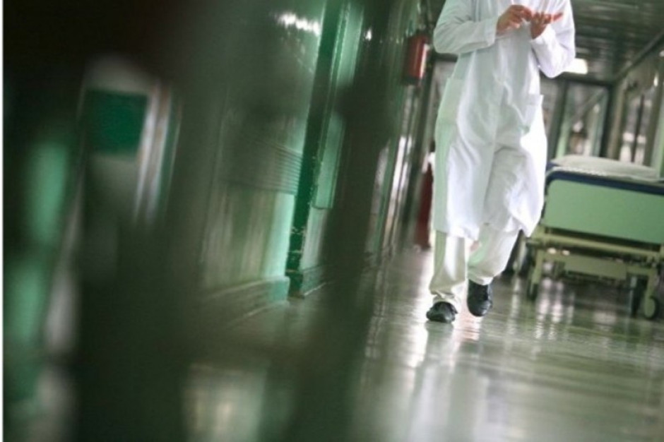 Radom: UDZ wyłączył windę - pacjentów trzeba nosić po schodach