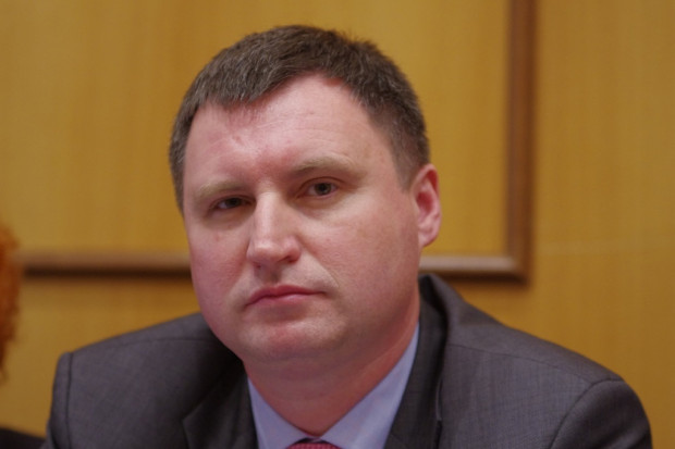 Adam Pustelnik: dwie drogi do systemu ubezpieczeń zdrowotnych