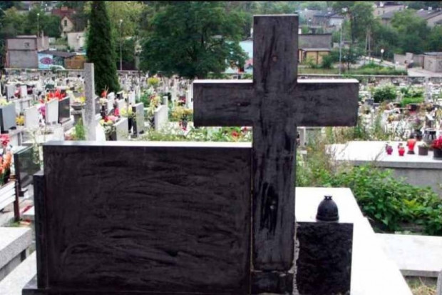 Piekary Śląskie: podopieczni warsztatów terapii zajęciowej posprzątają groby