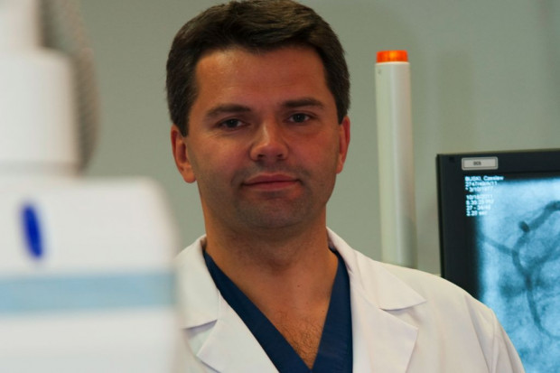 Prof. Dariusz Dudek jako pierwszy na świecie zaprezentował zastosowanie rozszerzonej rzeczywistości HoloLens w kardiologii w grudniu 2016 roku. Fot. Archiwum Pierwsze zabiegi kardiologiczne w wykorzystaniem rzeczywistości HoloLens