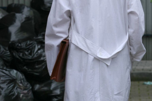 Gdańsk: złodziej w lekarskim kitlu okradł pacjentkę