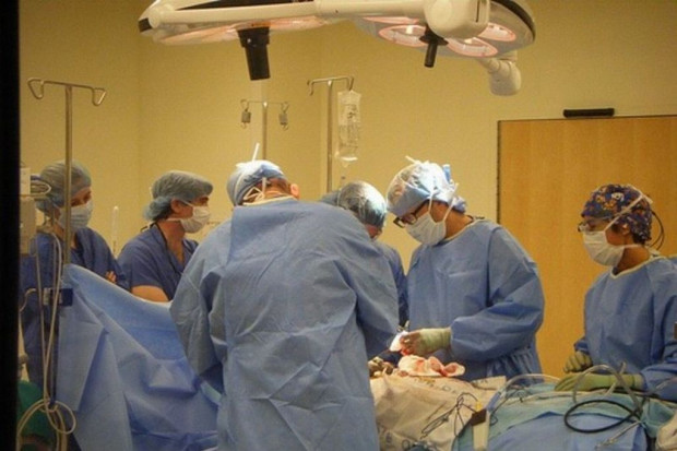 Kajetany: wszczepiono implant słuchowy zapewniający naturalny słuch