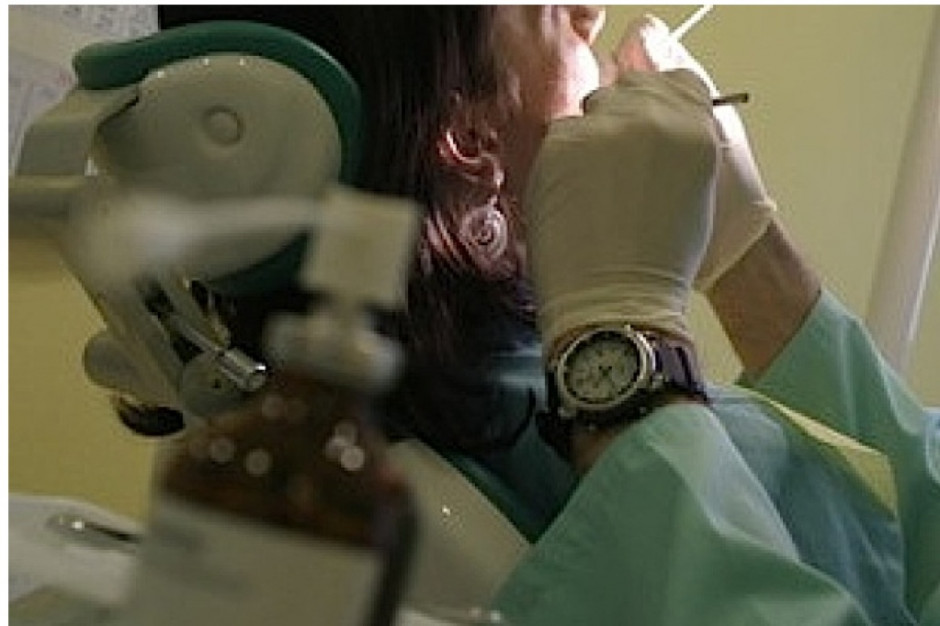 USA: tysiące osób zostało zarażonych HIV przez dentystę?