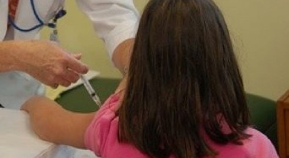 Mamy 12 bezpłatnych szczepień obowiązkowych. Czy to za mało?
