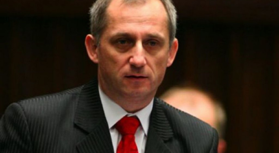 Dodatkowe ubezpieczenia: Neumann skrytykował SLD i PiS