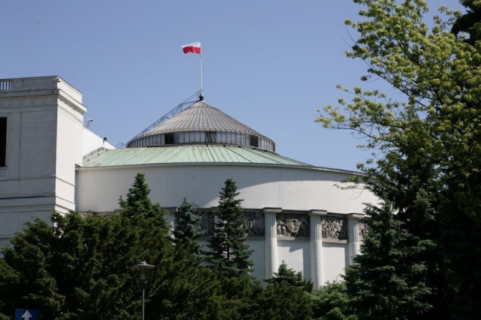 Sejm rozpoczął jednodniowe posiedzenie ws. urlopów rodzicielskich