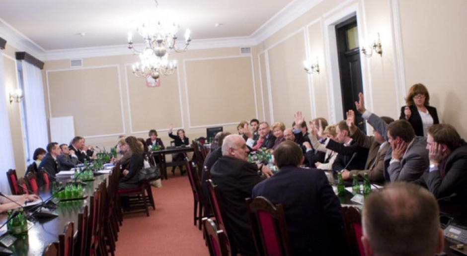 Sejm: projekt dotyczący urlopów rodzicielskich - do komisji