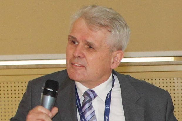 Prof. Stanisław Sierakowski: z oceną remisji w RZS, trochę tak jak z... demokracją