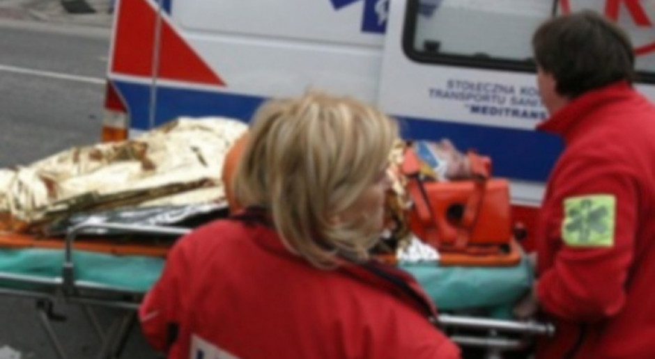 Poznań: dwie osoby ranne w wypadku karetki