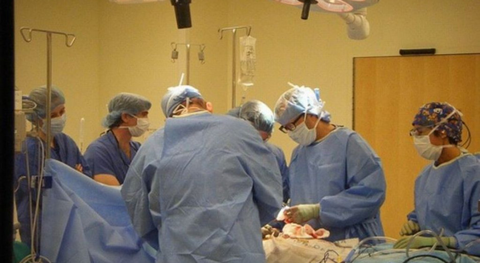 Toruń: pierwsza w Polsce operacja kręgosłupa nową metodą