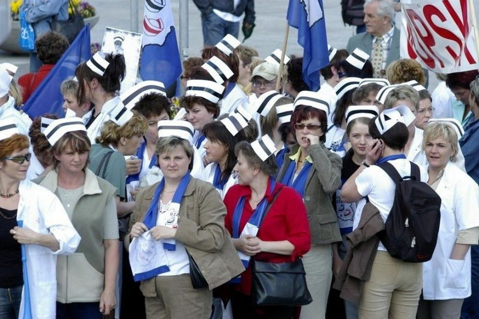 Potrzebujących opieki przybywa, ale pielęgniarek mało, a będzie jeszcze mniej