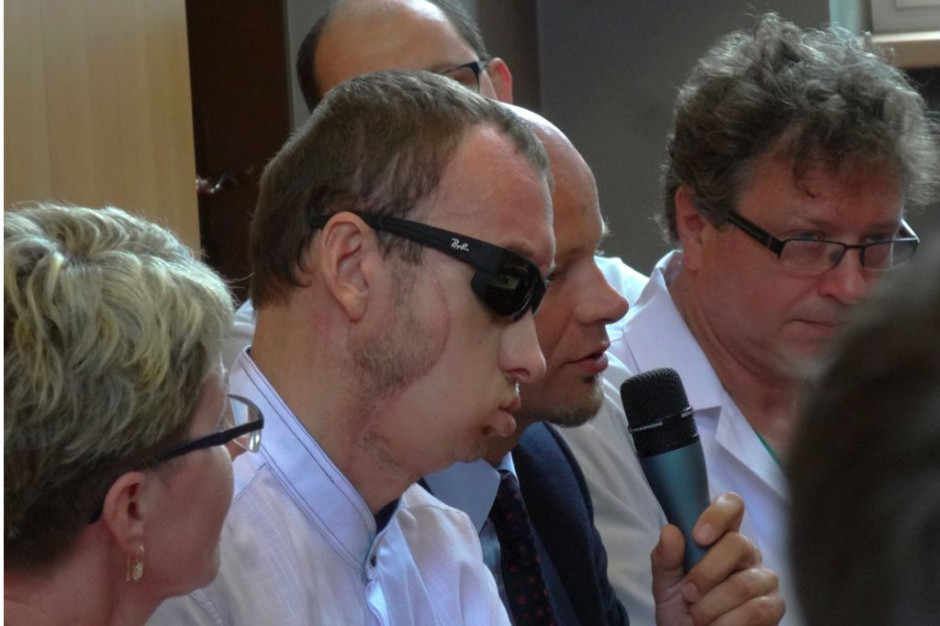 Prof. Maciejewski do pacjenta po przeszczepie twarzy: dziękuję za odwagę i wytrwałość
