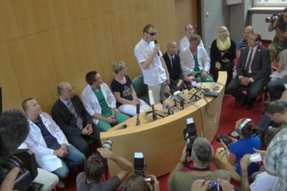 Gliwice: pacjent z przeszczepioną twarzą opuścił szpital - ma szansę na normalne życie