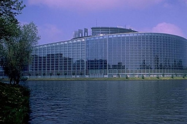 Parlament Europejski odroczył głosowanie dyrektywy tytoniowej