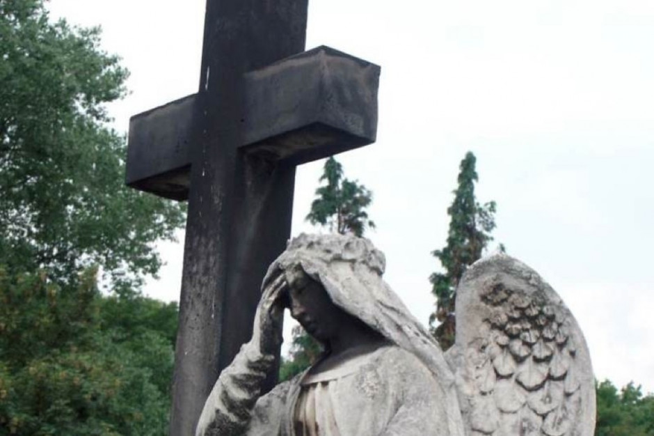 Śląskie: dyspozytor pogotowia odebrał zgłoszenie... z grobu