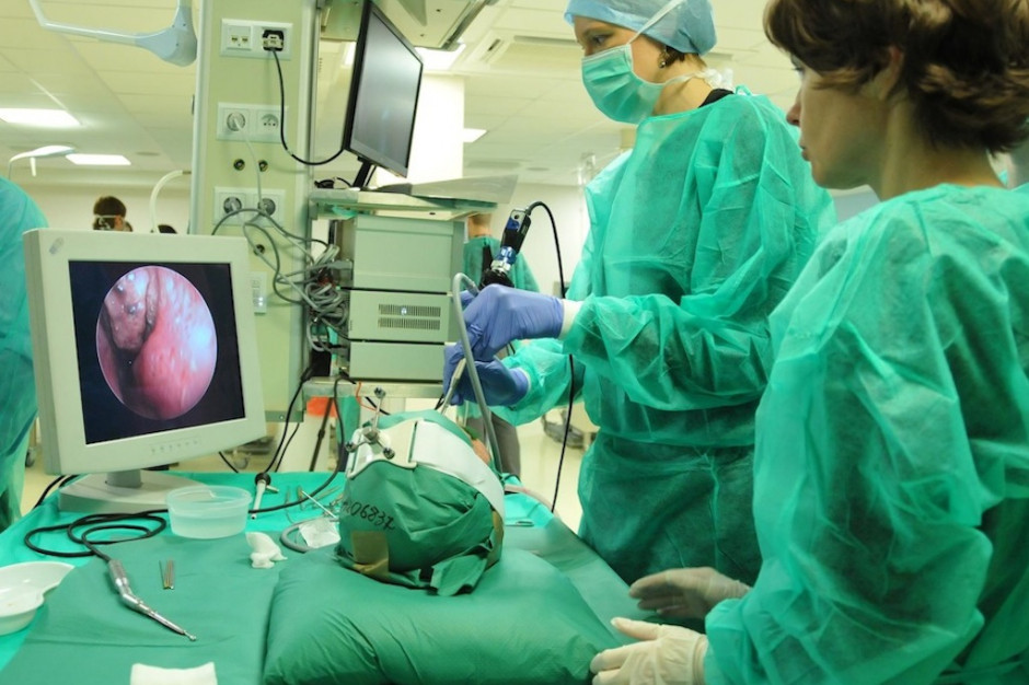 Na zdj. szkolenie z technik operacyjnych z wykorzystaniem kadawera głowy, Fot. IFiPS Przeszczep głowy już w 2017 r.? Wkrótce ideę ocenią lekarze z całego świata