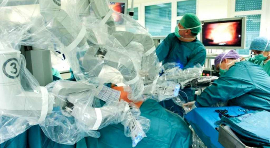 Eksperci apelują: więcej robotów w chirurgii