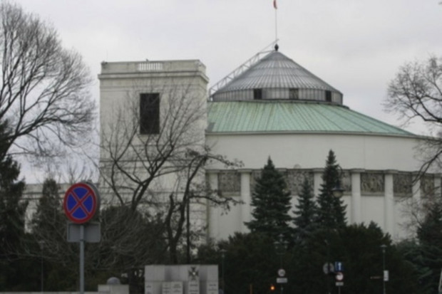 Protestujący rodzice zostają w Sejmie: czekamy na premiera