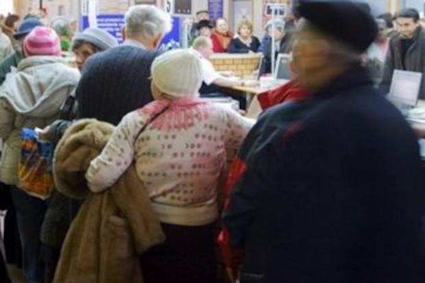 Kolejkowe absurdy mają się dobrze