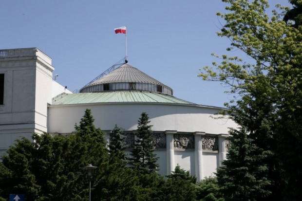 Sejm uchwalił ustawę podwyższającą świadczenia pielęgnacyjne