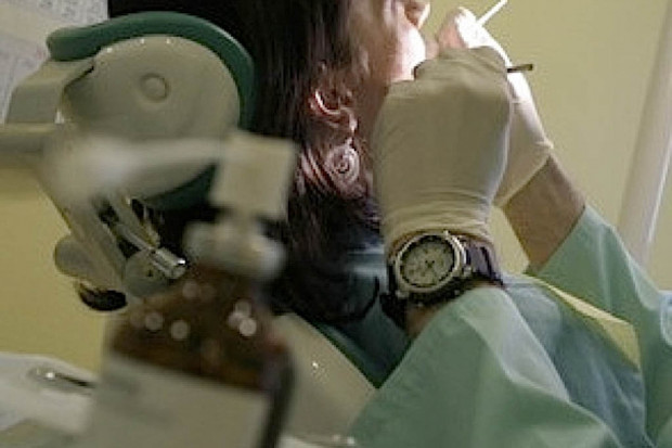 NFZ: harmonogram godzin pracy dentystów bez zmian
