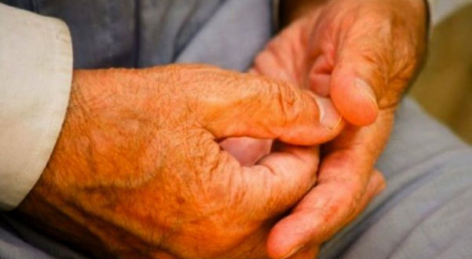 Raport: jak długie są kolejki pacjentów z chorobą Parkinsona