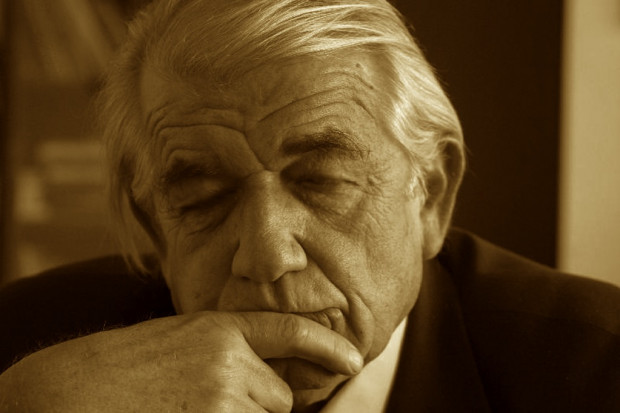 Do księgarń trafi nowa biografia prof. Religi