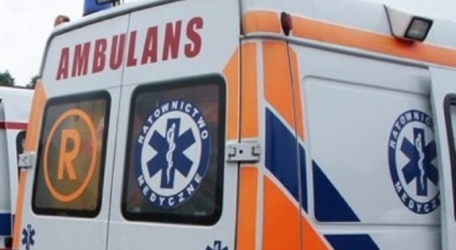 Katowice: rzucali kamieniami w ambulans