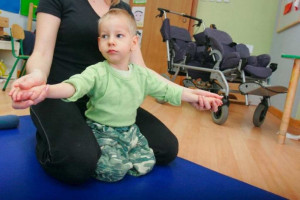 Lekarze i środowisko pacjentów z SMA czekają na terapię genową i opiekę koordynowaną