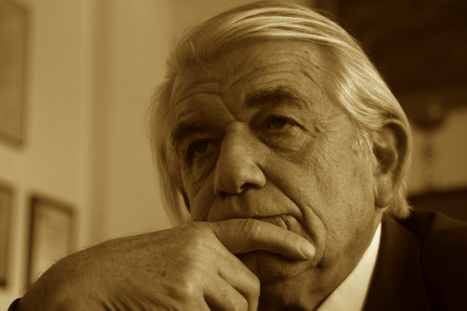 Na zdj. prof. Zbigniew Religa Senat: prof. Religa całym swym życiem służył chorym