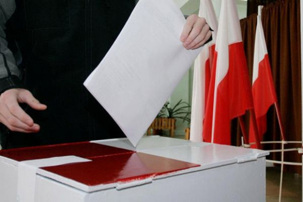Poznań: konferencja prasowa przed szpitalem, czyli idą wybory