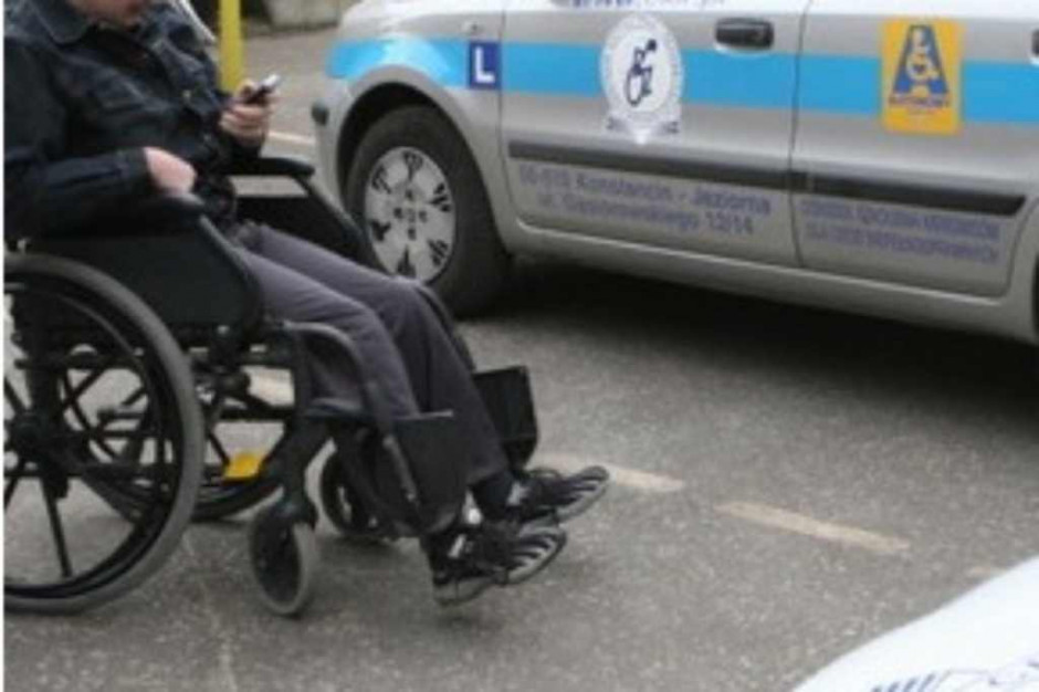 Fot. Archiwum (zdjęcie ilustracyjne) Kraków: seniorzy i niepełnosprawni zamawiają transport do punktów szczepień