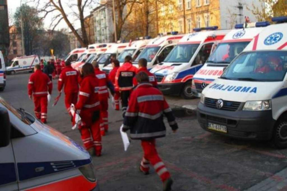 Koniec z odmową przyjęcia z karetki do szpitala? Fot. archiwum RZ/KPR Jak skłonić lecznice, by przyjmowały pacjentów z karetek? Receptą - szpitalne rejony