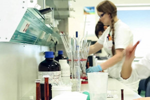 Centrum Badań Jądrowych produkuje nowoczesne leki zwalczające komórki rakowe
