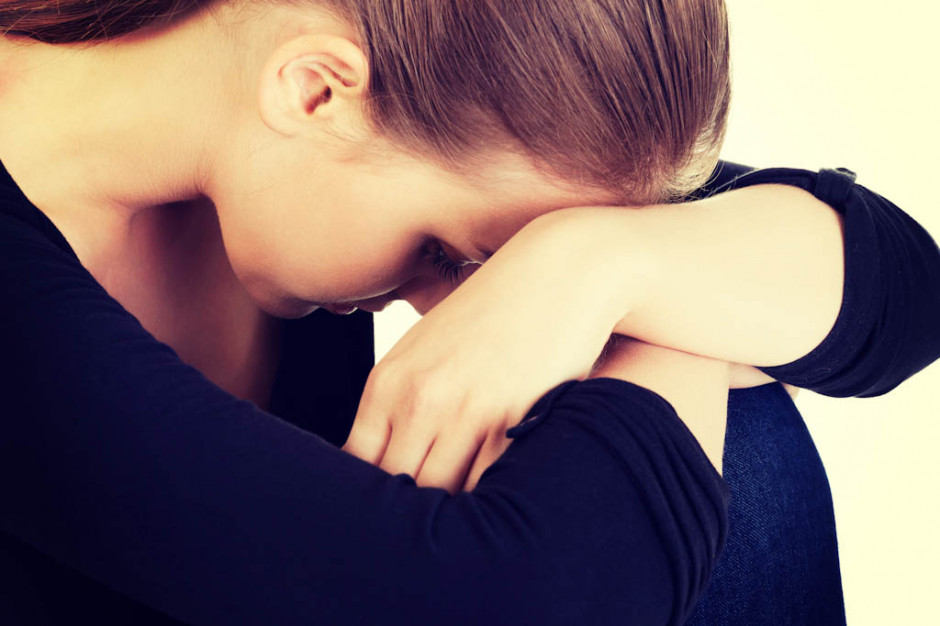 Osoby, które odczuwają depresję, powinny jak najwięcej przebywać wśród ludzi. Fot. Shutterstock Towarzystwo lekiem na depresję?
