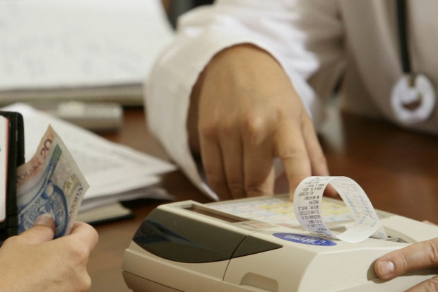 Resort finansów: w 2015 roku m.in. lekarze zainstalują kasy fiskalne