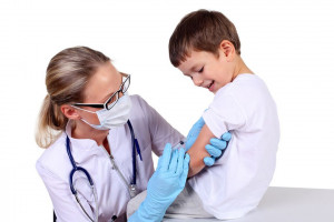 Pediatrzy chcą więcej szczepień, resort zdrowia nie ma na to środków